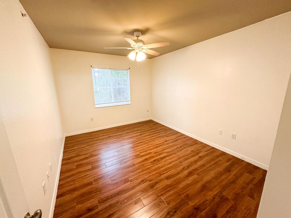 Active With Contract: $2,400 (3 beds, 2 baths, 1493 Square Feet)