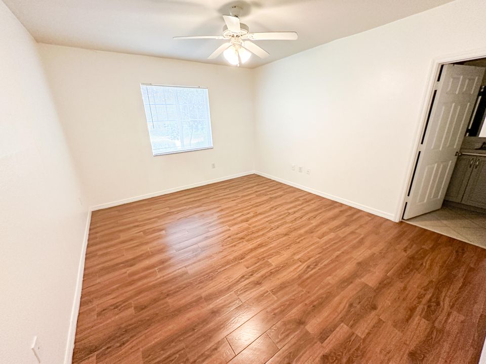 Active With Contract: $2,400 (3 beds, 2 baths, 1493 Square Feet)