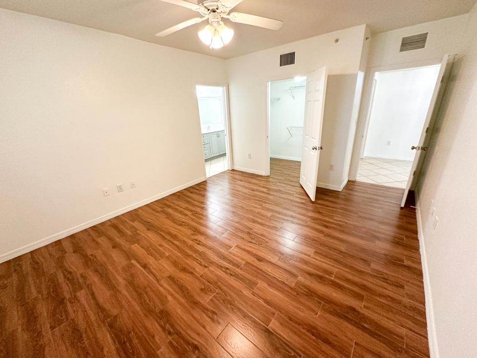 Active With Contract: $2,400 (3 beds, 2 baths, 1493 Square Feet)