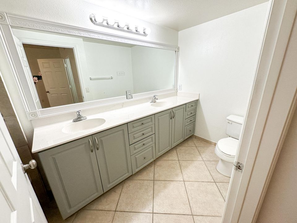 Active With Contract: $2,400 (3 beds, 2 baths, 1493 Square Feet)