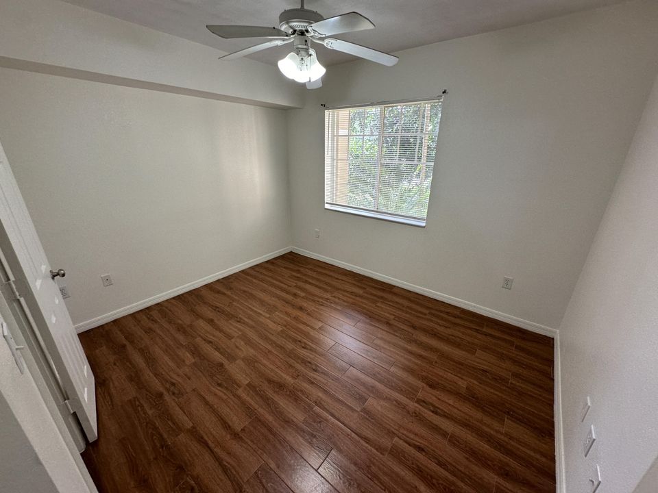 Active With Contract: $2,400 (3 beds, 2 baths, 1493 Square Feet)