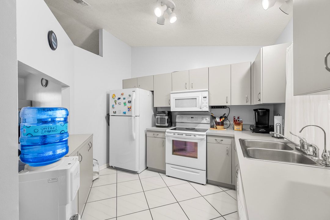 For Sale: $369,000 (3 beds, 2 baths, 1152 Square Feet)