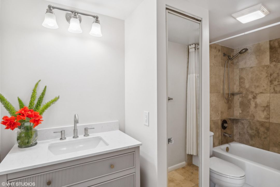 For Sale: $264,400 (2 beds, 2 baths, 1236 Square Feet)