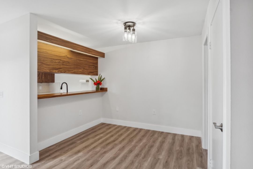 For Sale: $264,400 (2 beds, 2 baths, 1236 Square Feet)