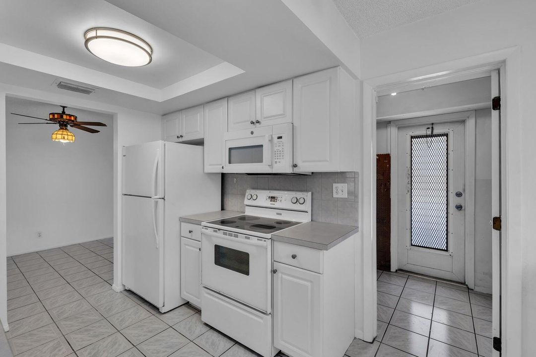 For Sale: $289,900 (2 beds, 2 baths, 1331 Square Feet)