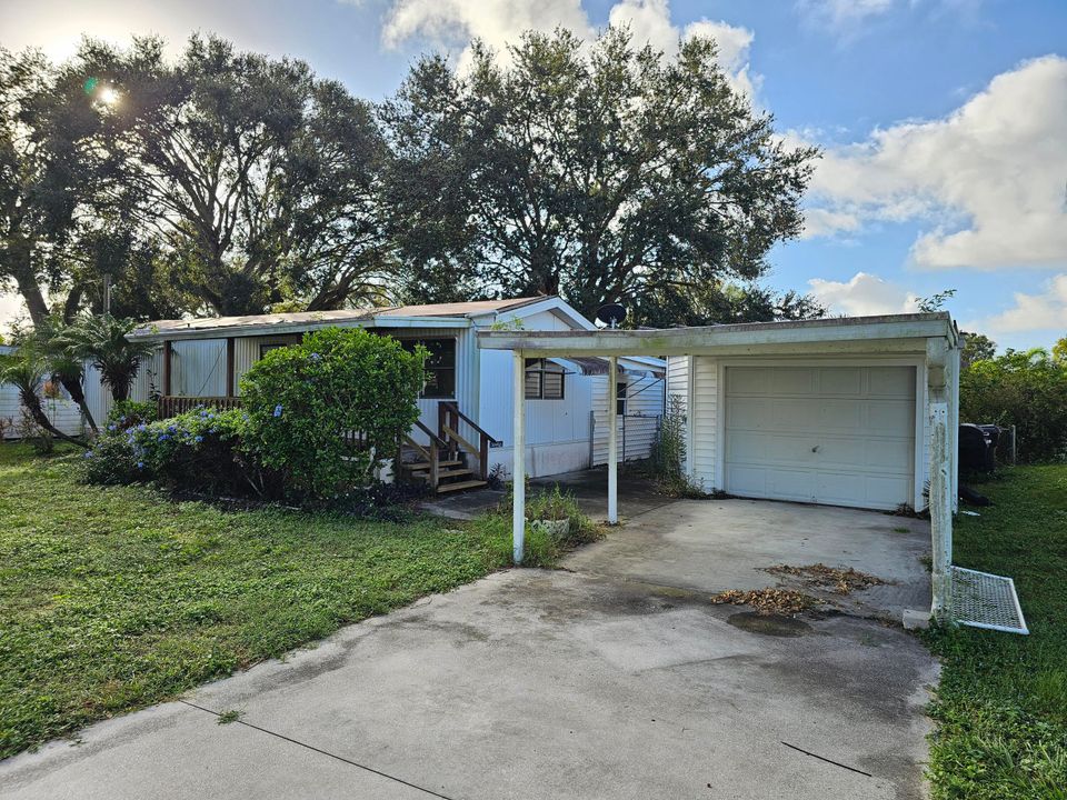 Active With Contract: $105,000 (3 beds, 2 baths, 1030 Square Feet)