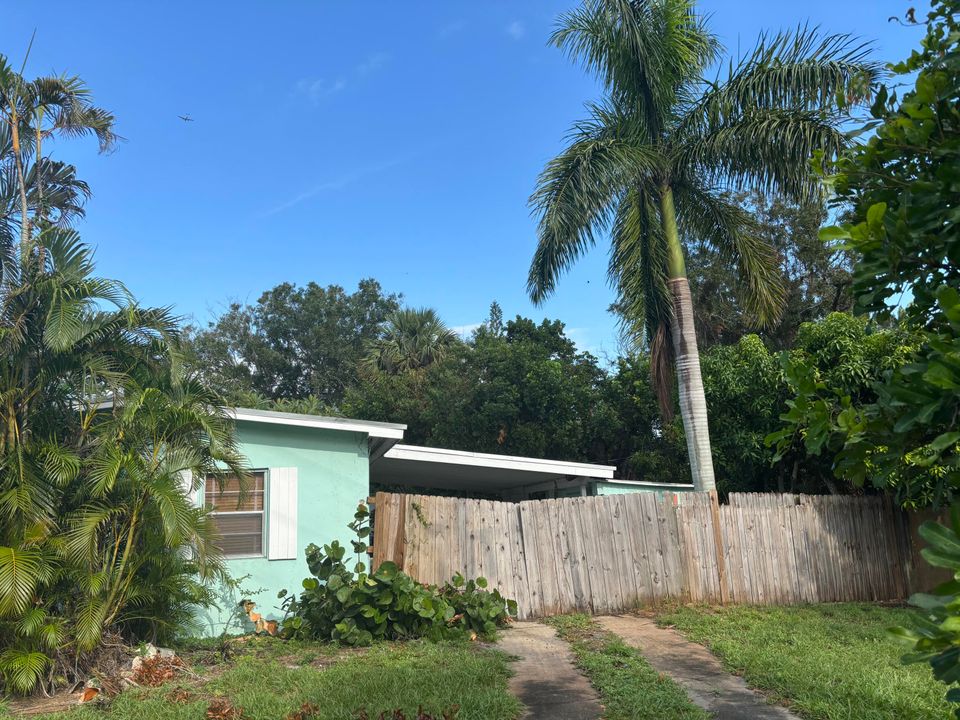 For Sale: $240,000 (3 beds, 1 baths, 802 Square Feet)