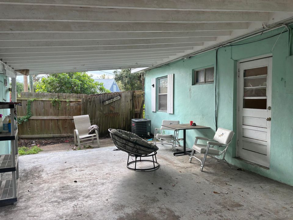 For Sale: $240,000 (3 beds, 1 baths, 802 Square Feet)