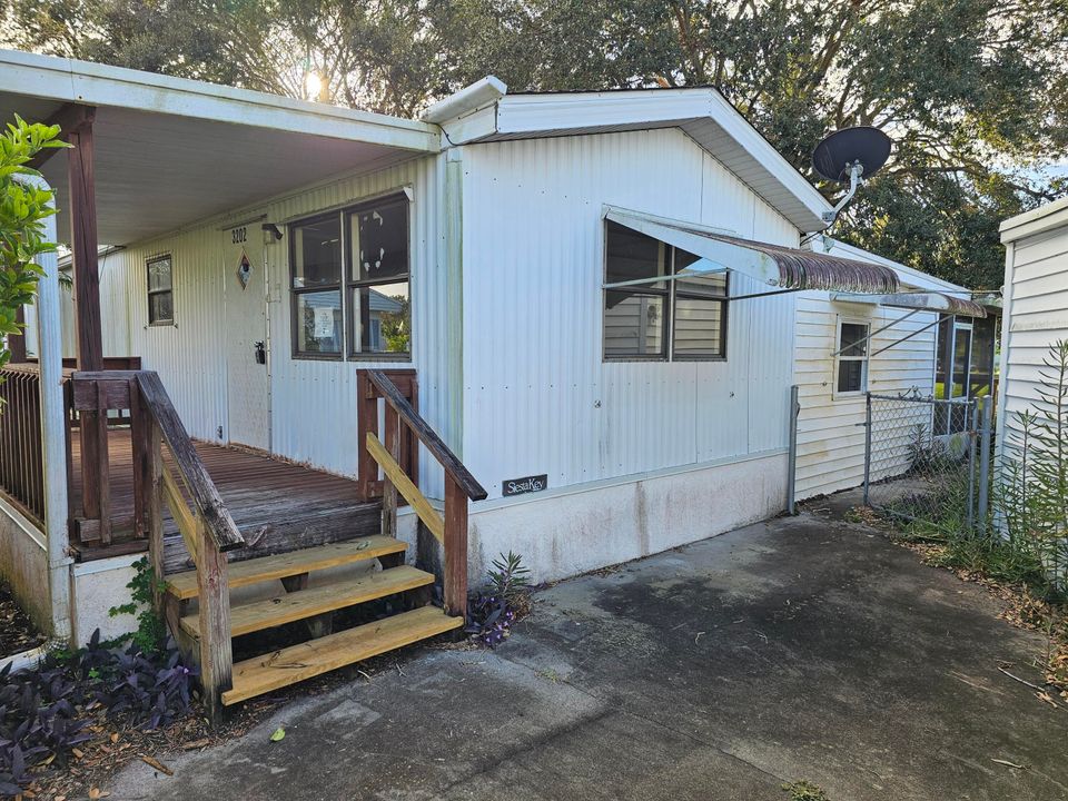 Active With Contract: $105,000 (3 beds, 2 baths, 1030 Square Feet)