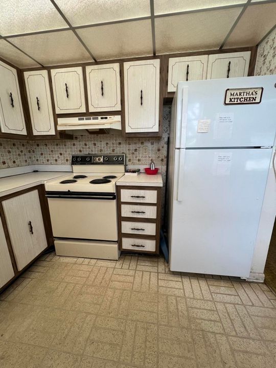 For Sale: $125,000 (2 beds, 2 baths, 910 Square Feet)