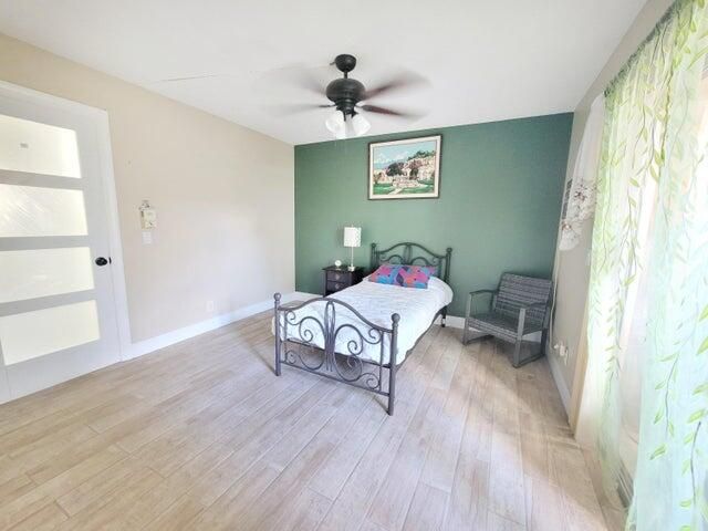 For Sale: $95,000 (1 beds, 1 baths, 585 Square Feet)