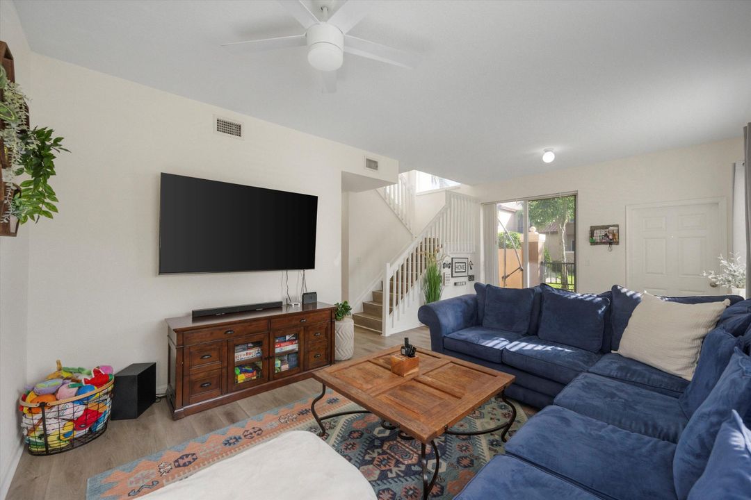 For Sale: $329,900 (3 beds, 2 baths, 1244 Square Feet)