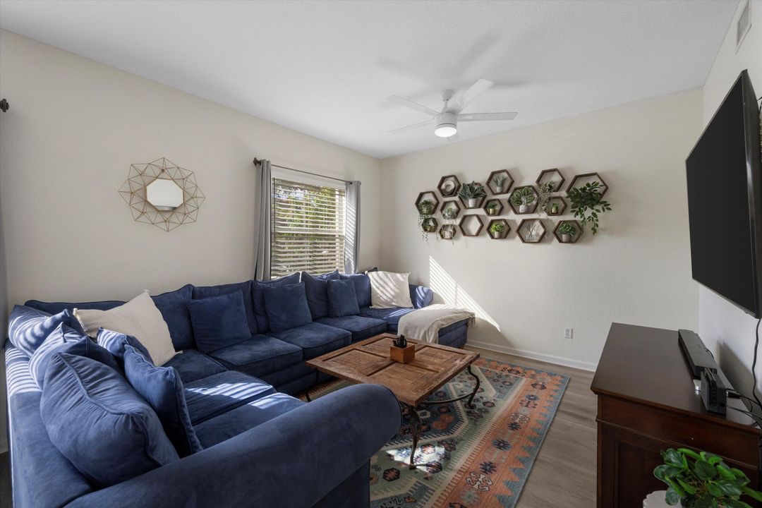 For Sale: $329,900 (3 beds, 2 baths, 1244 Square Feet)