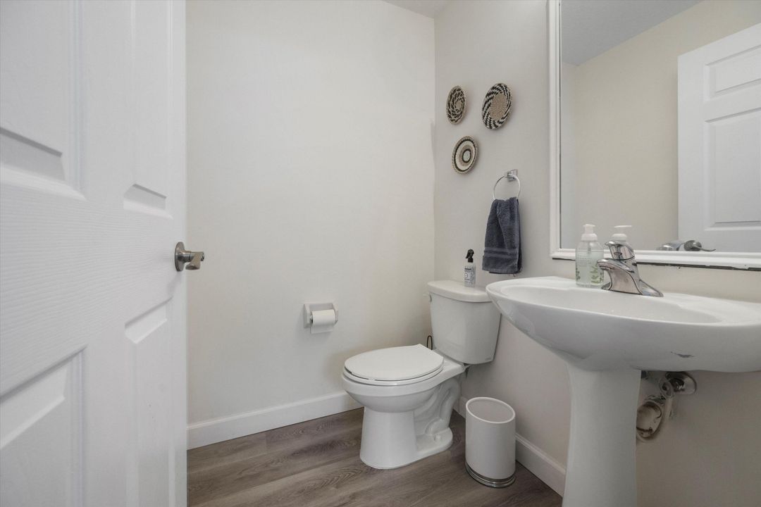 For Sale: $329,900 (3 beds, 2 baths, 1244 Square Feet)