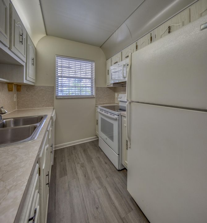 For Rent: $1,675 (1 beds, 1 baths, 566 Square Feet)