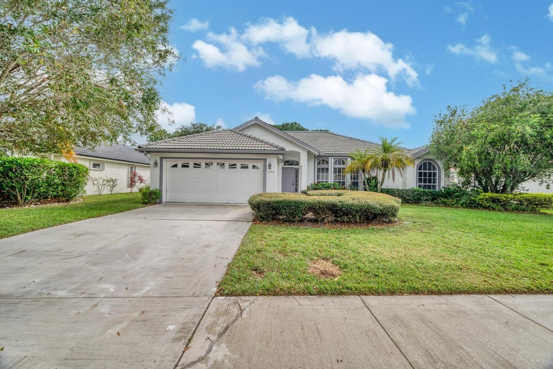 For Sale: $389,900 (3 beds, 2 baths, 1760 Square Feet)