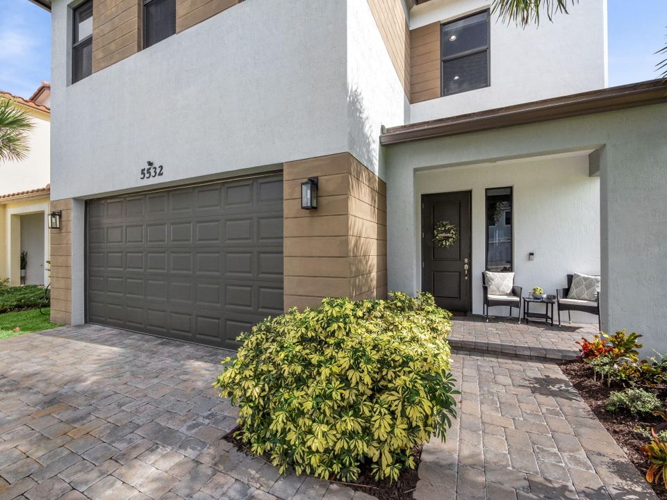 For Sale: $645,000 (3 beds, 2 baths, 2155 Square Feet)