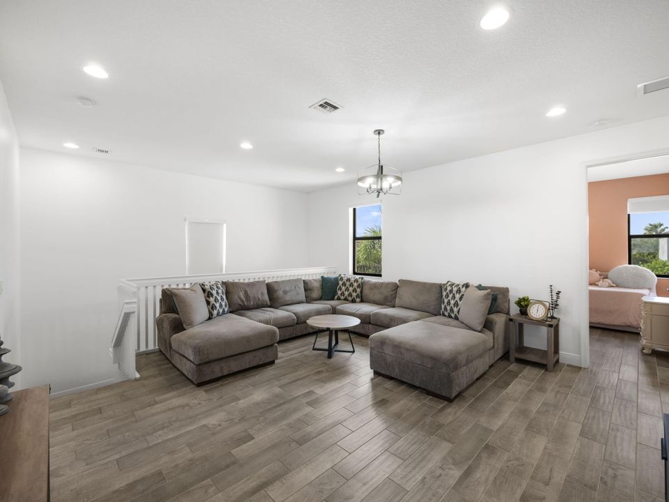 For Sale: $645,000 (3 beds, 2 baths, 2155 Square Feet)