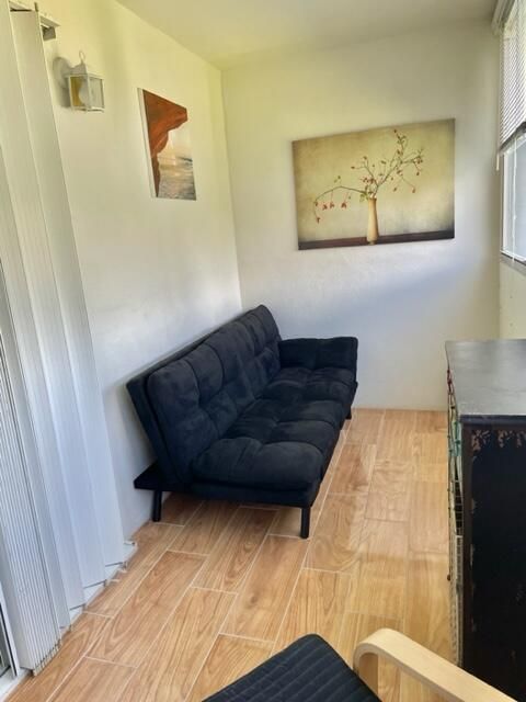 For Sale: $114,900 (1 beds, 1 baths, 720 Square Feet)