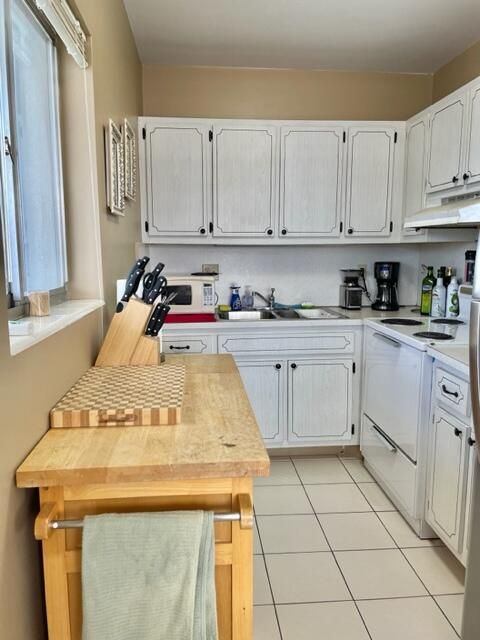 For Sale: $114,900 (1 beds, 1 baths, 720 Square Feet)