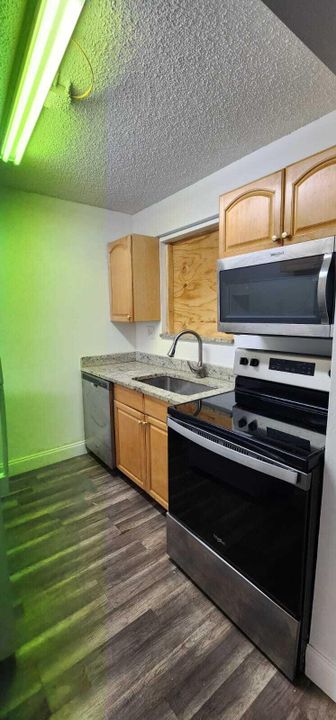 For Sale: $120,000 (1 beds, 1 baths, 616 Square Feet)