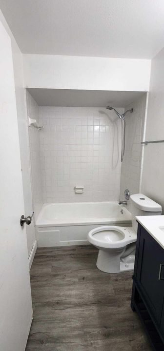 For Sale: $120,000 (1 beds, 1 baths, 616 Square Feet)