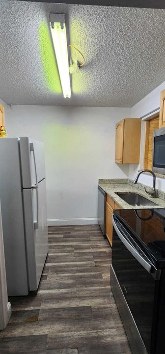 For Sale: $120,000 (1 beds, 1 baths, 616 Square Feet)