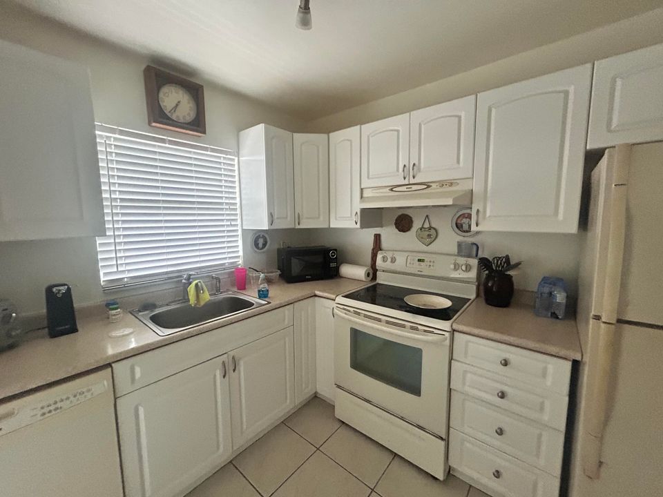 For Sale: $70,000 (1 beds, 1 baths, 750 Square Feet)