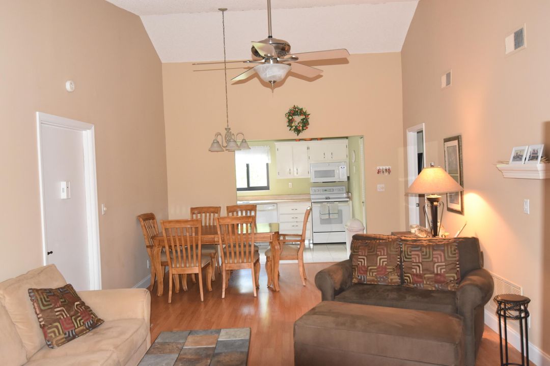 For Sale: $269,000 (2 beds, 2 baths, 870 Square Feet)