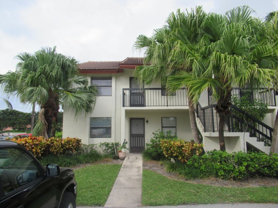 Active With Contract: $1,850 (2 beds, 2 baths, 958 Square Feet)