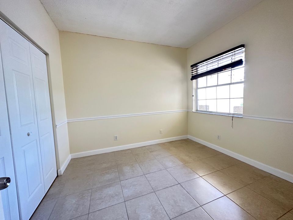 For Sale: $235,000 (2 beds, 2 baths, 891 Square Feet)