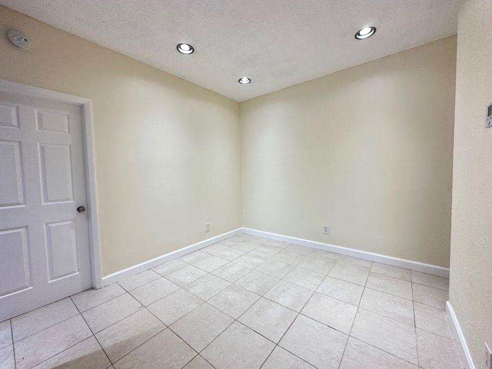 For Sale: $235,000 (2 beds, 2 baths, 891 Square Feet)