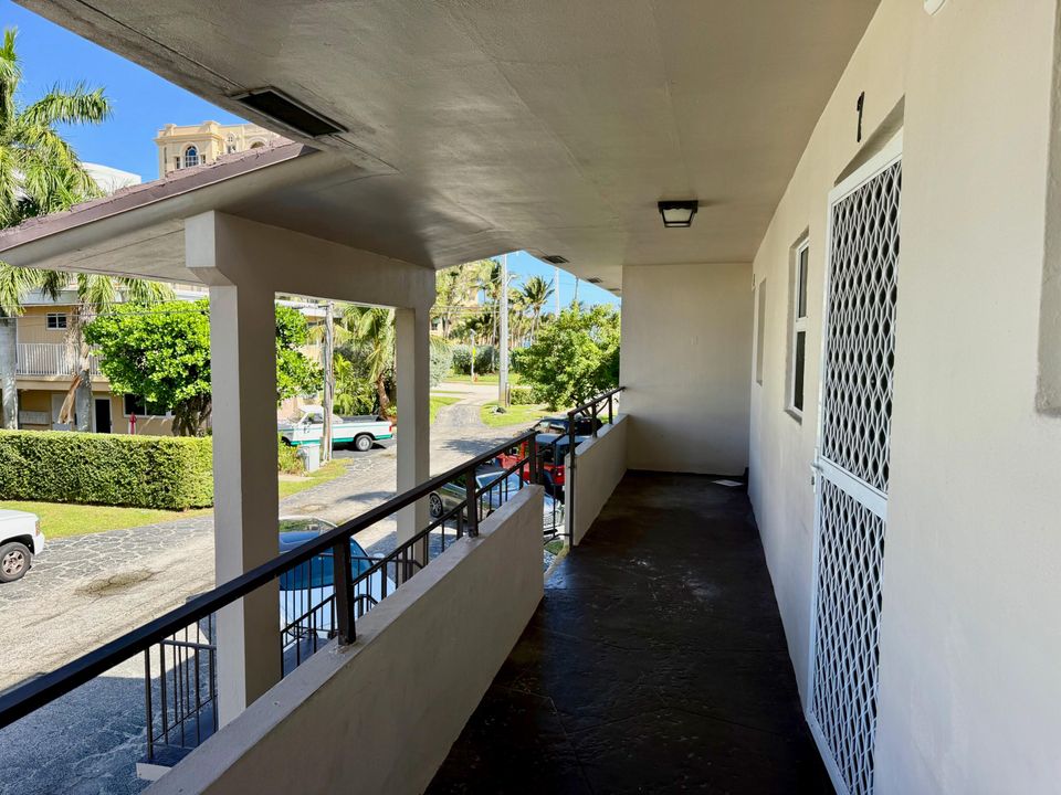 For Sale: $415,000 (2 beds, 2 baths, 940 Square Feet)