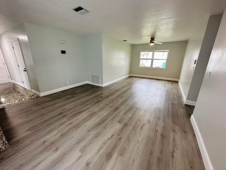 For Rent: $3,900 (3 beds, 2 baths, 1628 Square Feet)