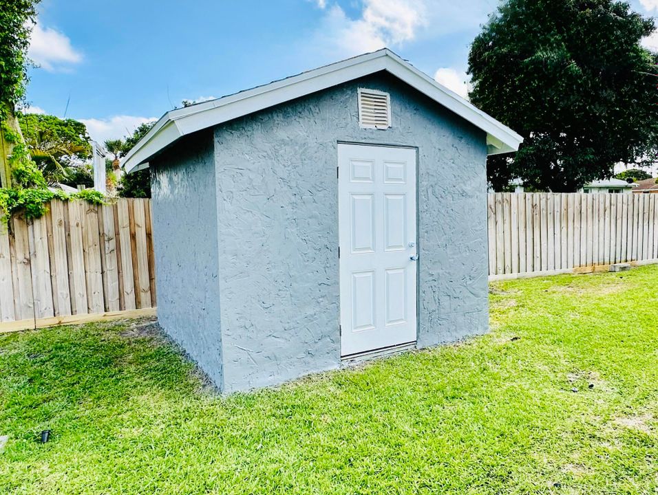 For Rent: $3,900 (3 beds, 2 baths, 1628 Square Feet)