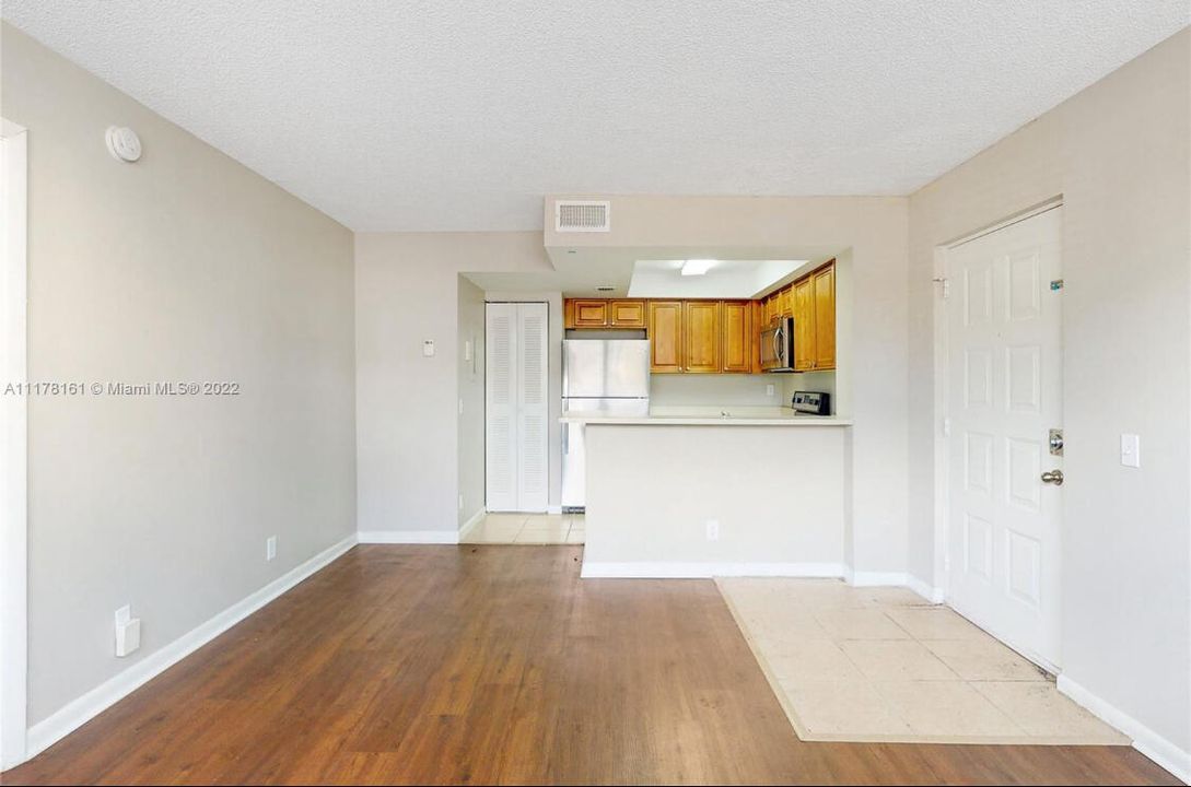 For Sale: $225,000 (1 beds, 1 baths, 502 Square Feet)