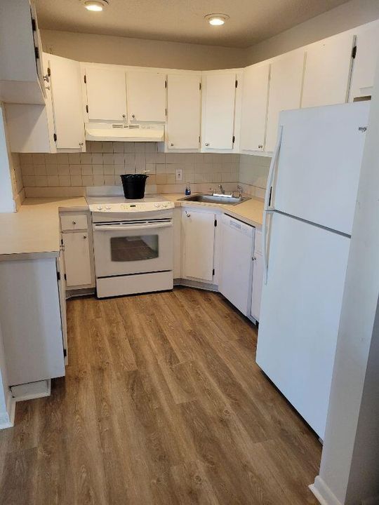 For Rent: $1,950 (2 beds, 2 baths, 1115 Square Feet)