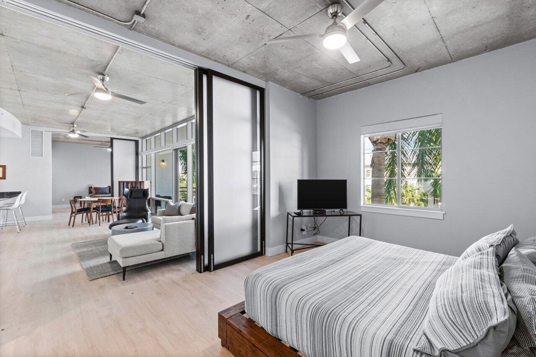 Active With Contract: $1,150,000 (2 beds, 2 baths, 1343 Square Feet)