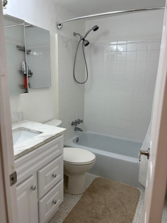 For Sale: $135,900 (1 beds, 1 baths, 638 Square Feet)