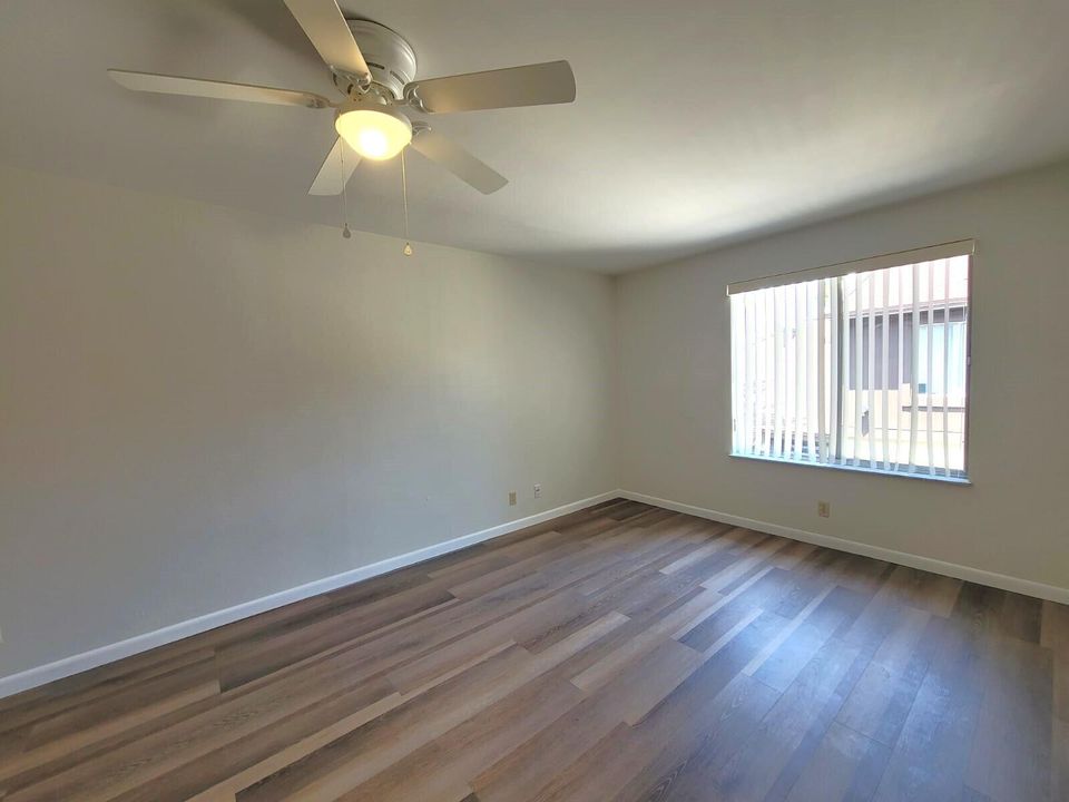 For Rent: $2,250 (2 beds, 1 baths, 862 Square Feet)