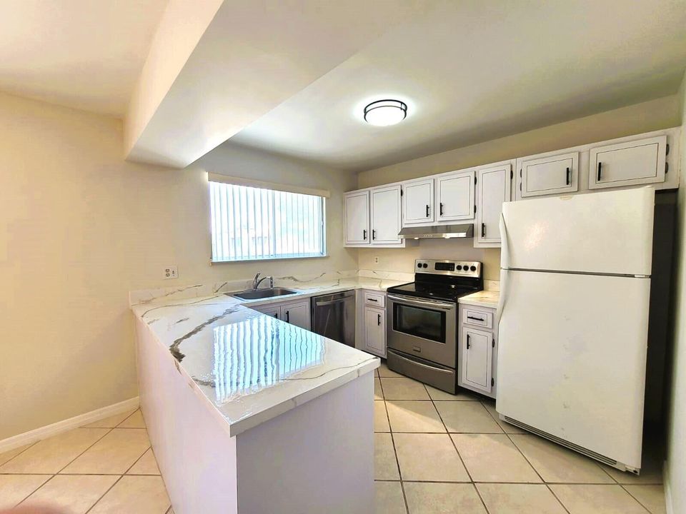 For Rent: $2,250 (2 beds, 1 baths, 862 Square Feet)