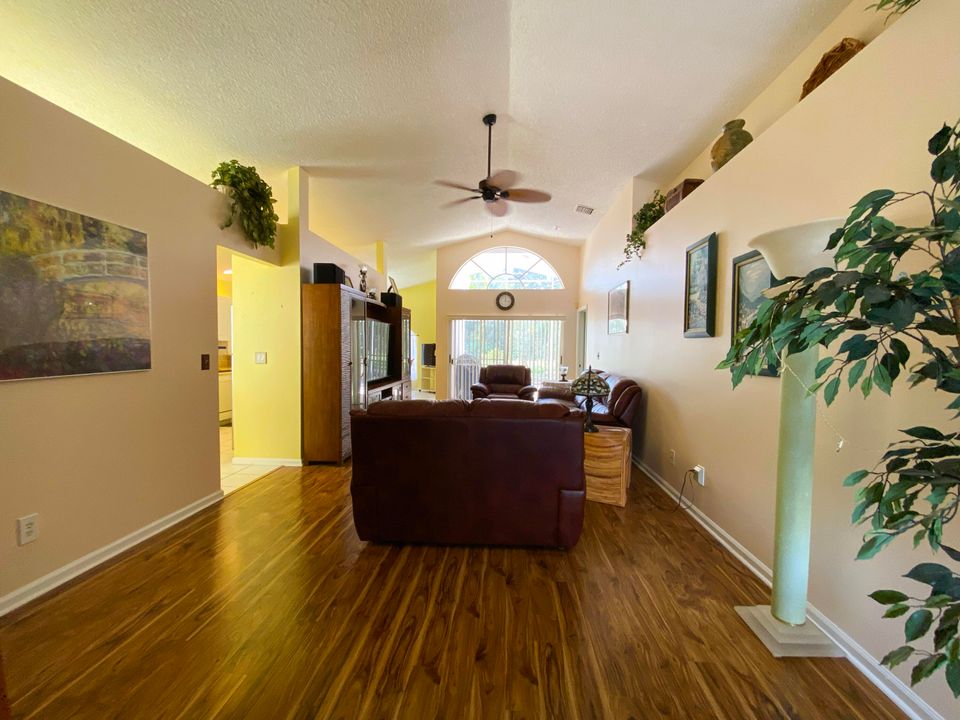 For Sale: $475,000 (3 beds, 2 baths, 1662 Square Feet)