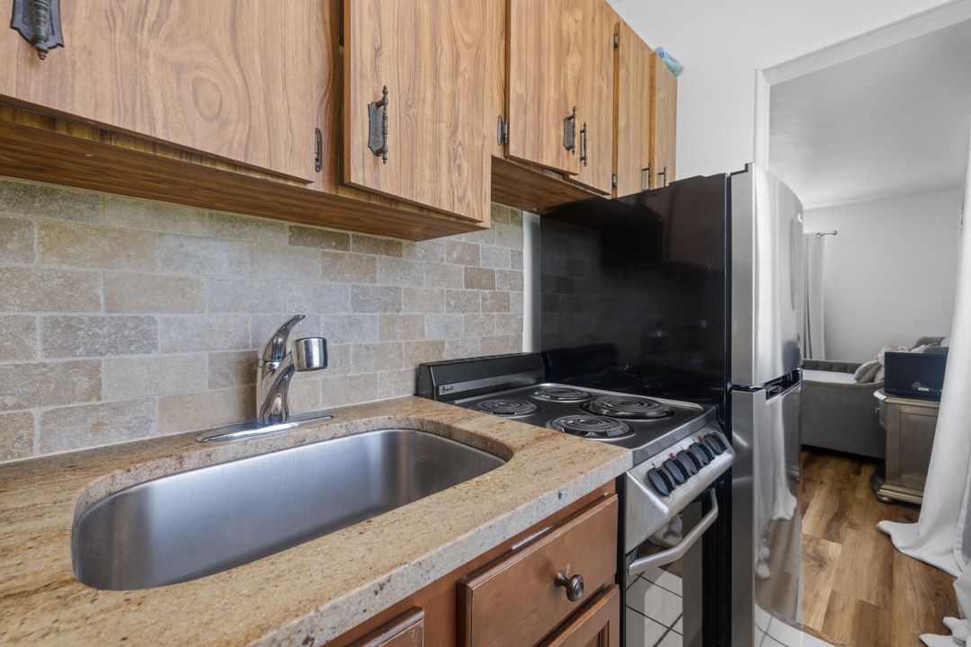 For Rent: $4,000 (1 beds, 1 baths, 650 Square Feet)