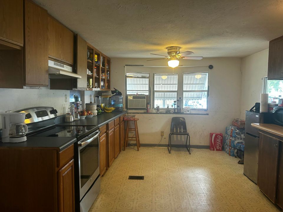 For Sale: $135,000 (3 beds, 2 baths, 1272 Square Feet)