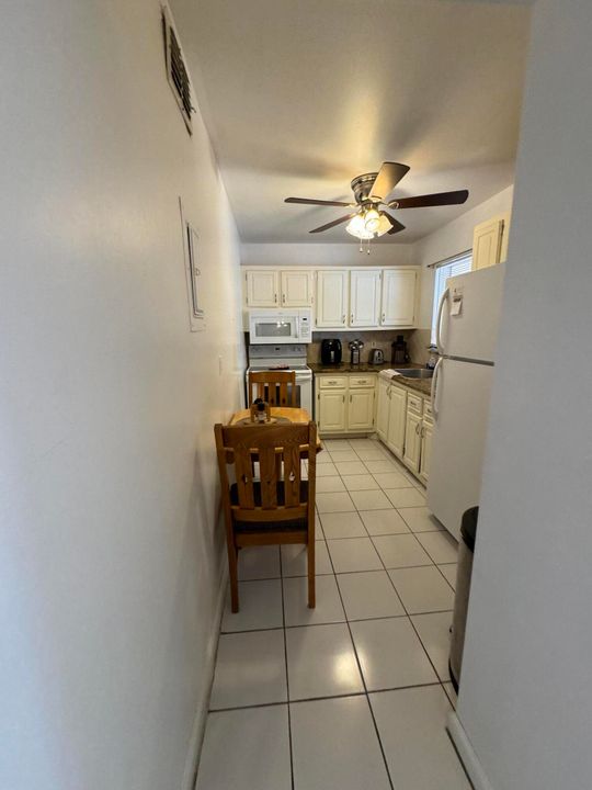 For Rent: $2,250 (2 beds, 2 baths, 888 Square Feet)