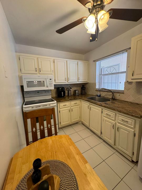 For Rent: $2,250 (2 beds, 2 baths, 888 Square Feet)