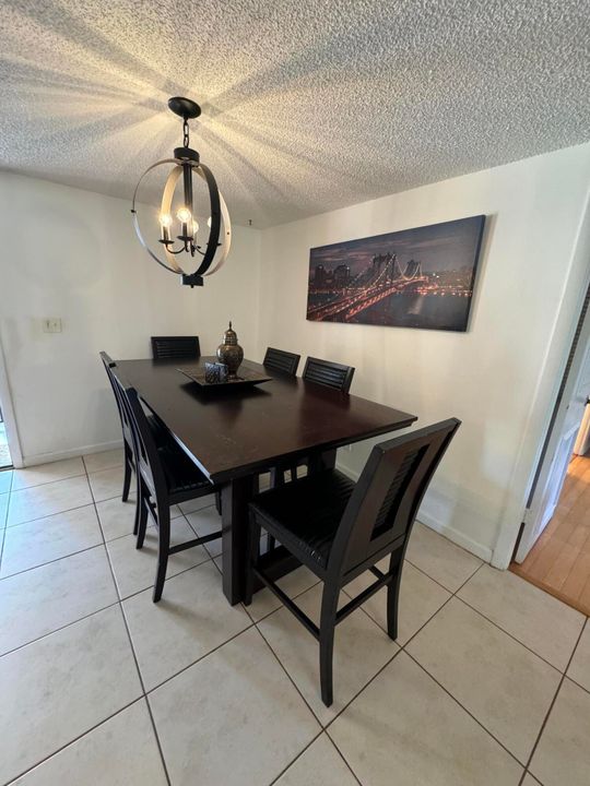 For Rent: $2,250 (2 beds, 2 baths, 888 Square Feet)