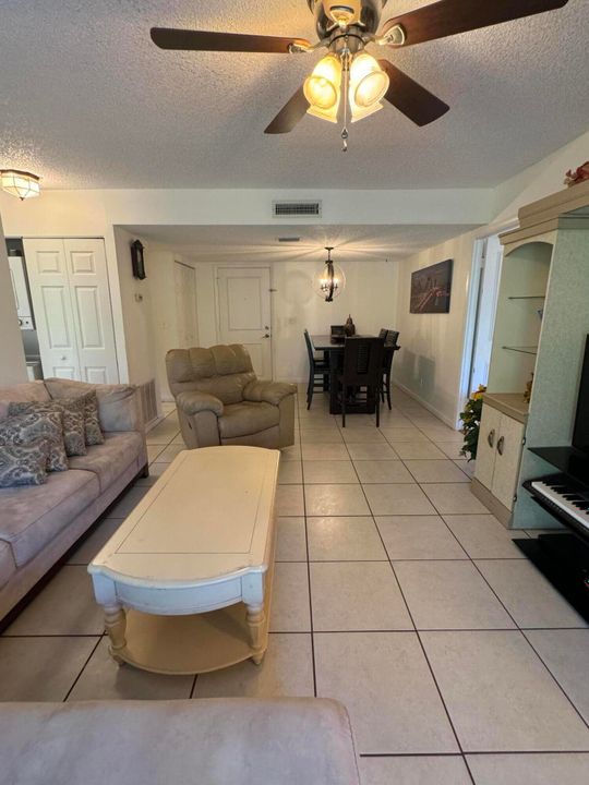 For Rent: $2,250 (2 beds, 2 baths, 888 Square Feet)