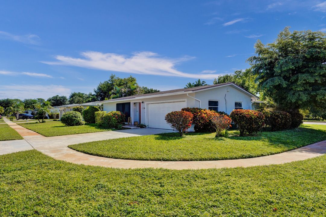 For Sale: $625,000 (2 beds, 2 baths, 1423 Square Feet)