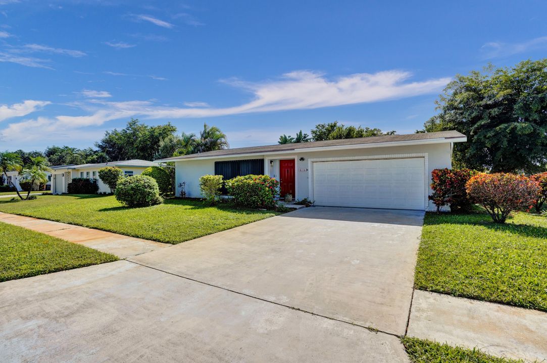 For Sale: $625,000 (2 beds, 2 baths, 1423 Square Feet)